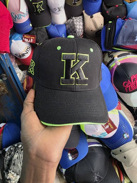 Casquette noire style urbain