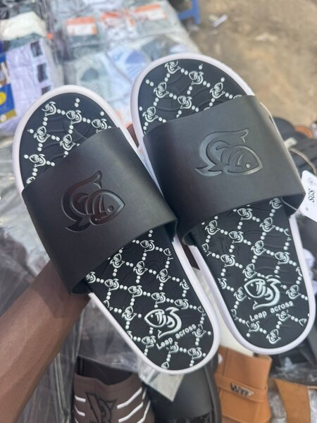 Claquettes de piscine homme