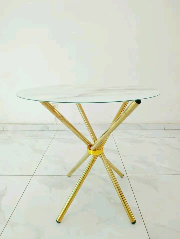 Table basse design en marbre et métal