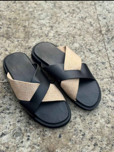 Sandales plates en cuir pour femme