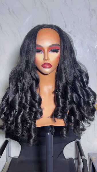 Perruque Bouclée Noire