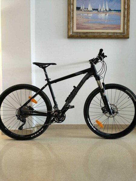 Vélo de montagne noir homme