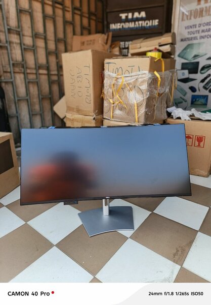 Dell Monitor 40 inches 5k