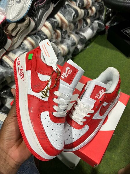 Sneakers rouges classiques