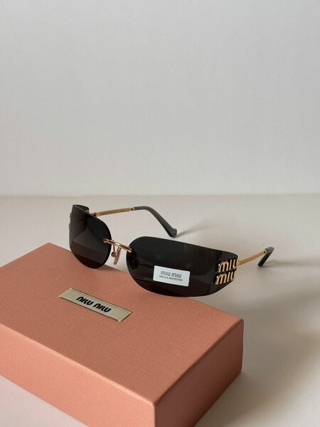 Lunettes de soleil chic Miu Miu