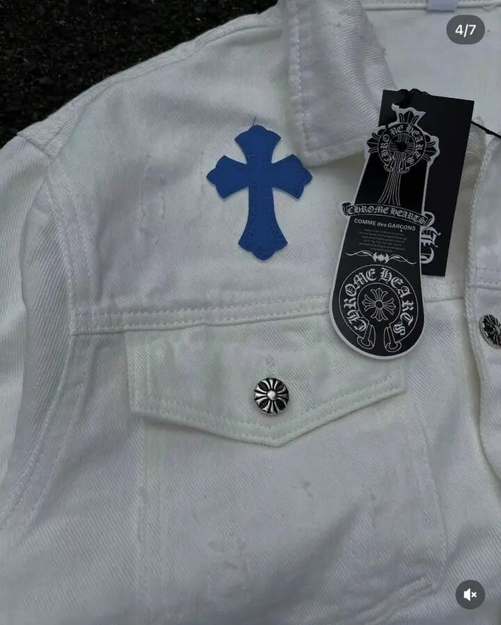 Veste en jean blanche avec broderies croix