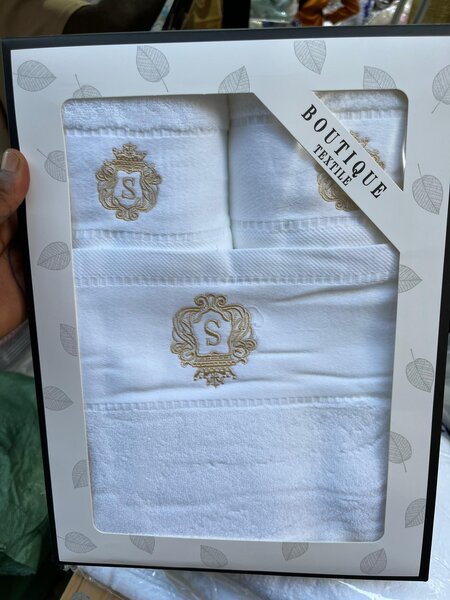 Ensemble de serviettes brodées