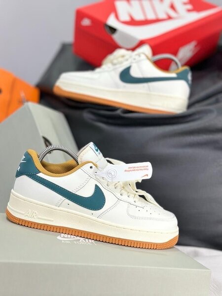 Baskets Nike Air blanc et bleu