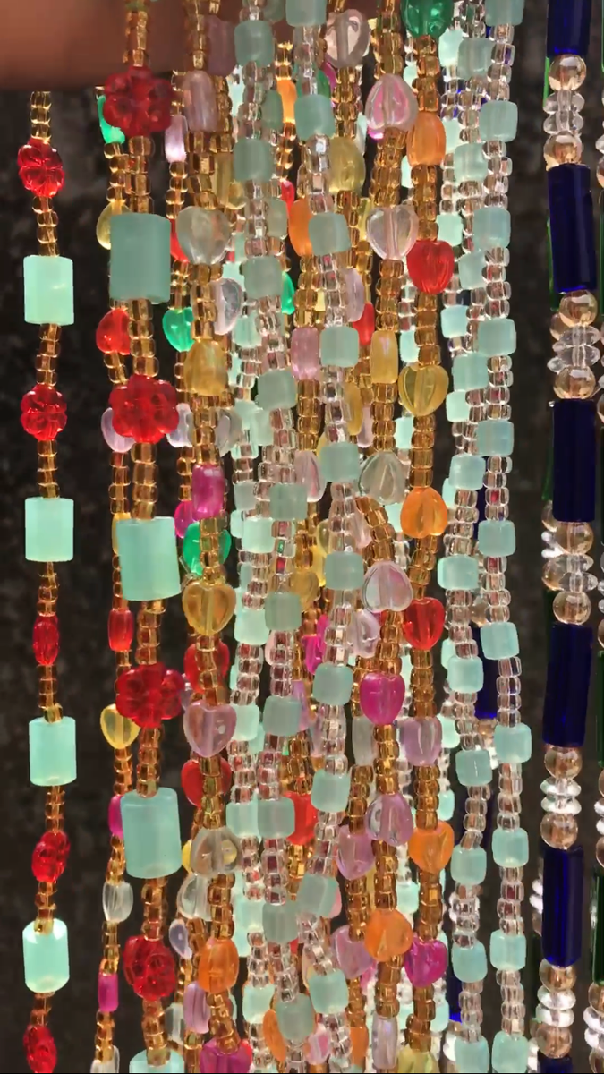 Colliers multicolores en perles de verre