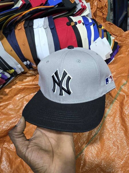 Casquette grise NY unisexe
