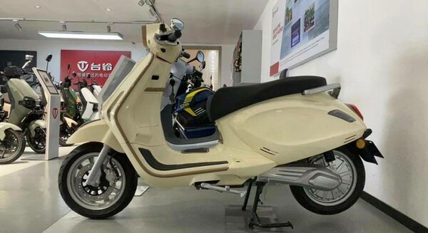 Scooter Vespa beige