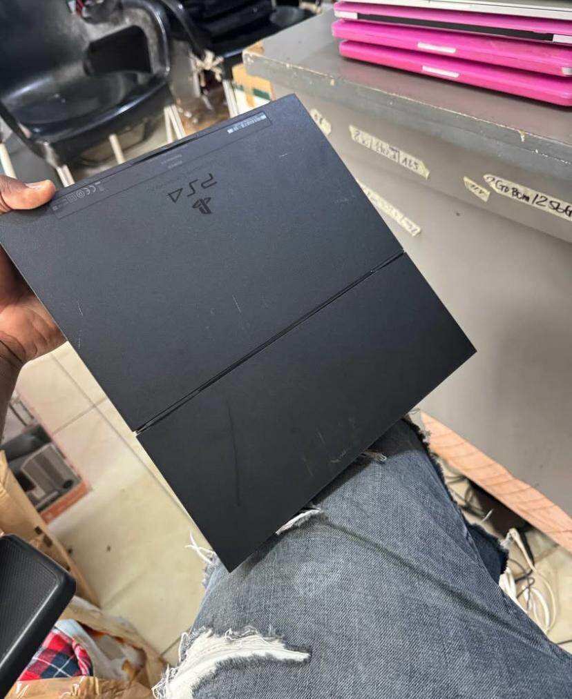 Console de jeu PS4 Slim