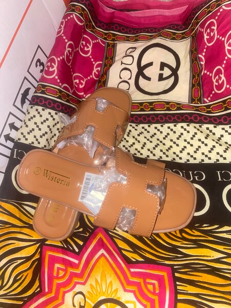 Sandale à glissière élégante