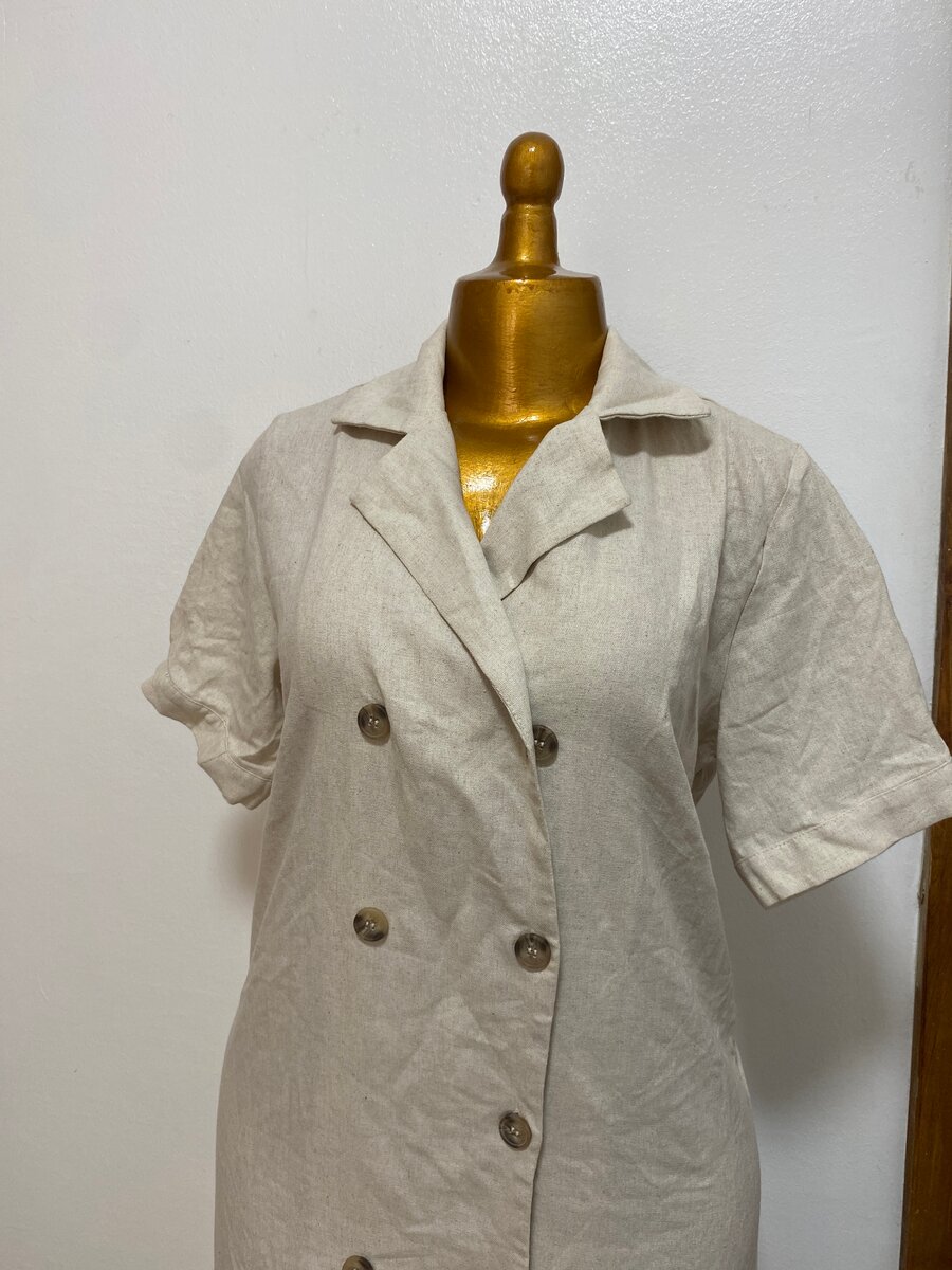 Robe chemise beige élégante