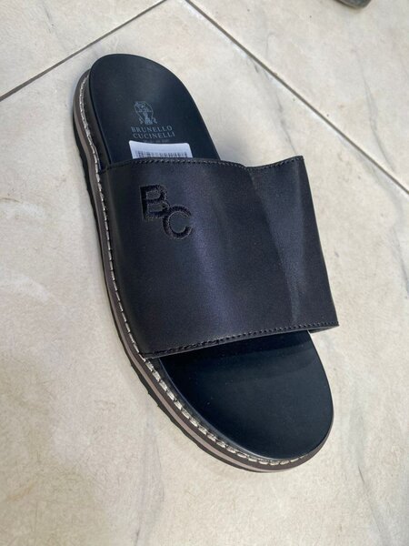 Sandales élégantes en cuir noir