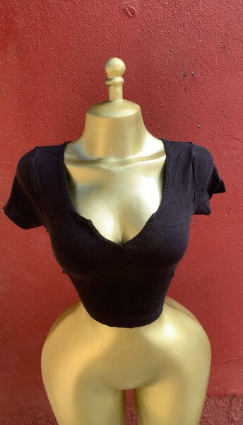 T-shirt noir col en V pour femme