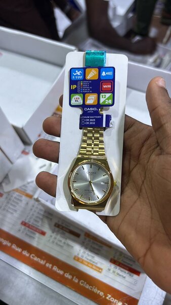 Montre homme en or CASIO