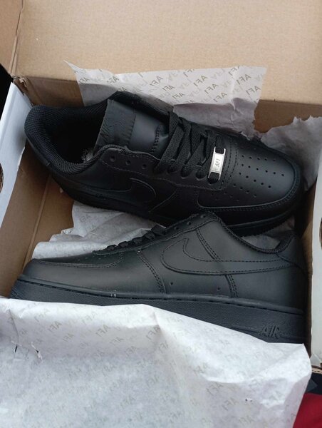 Chaussures Nike Air Force 1 noires
