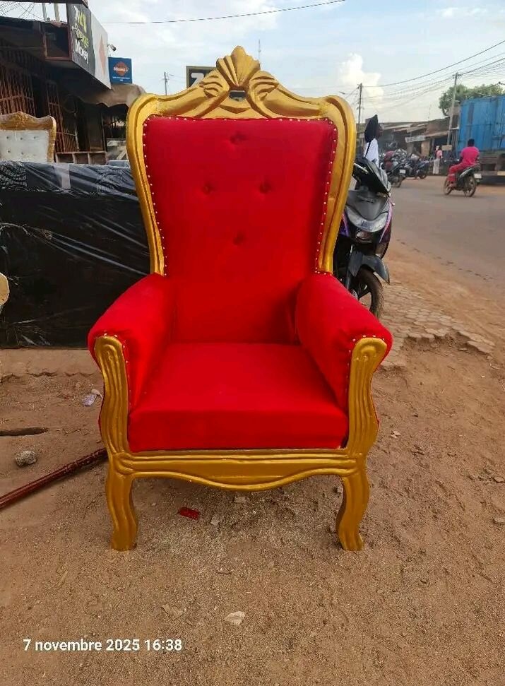 Canapé et fauteuils royaux