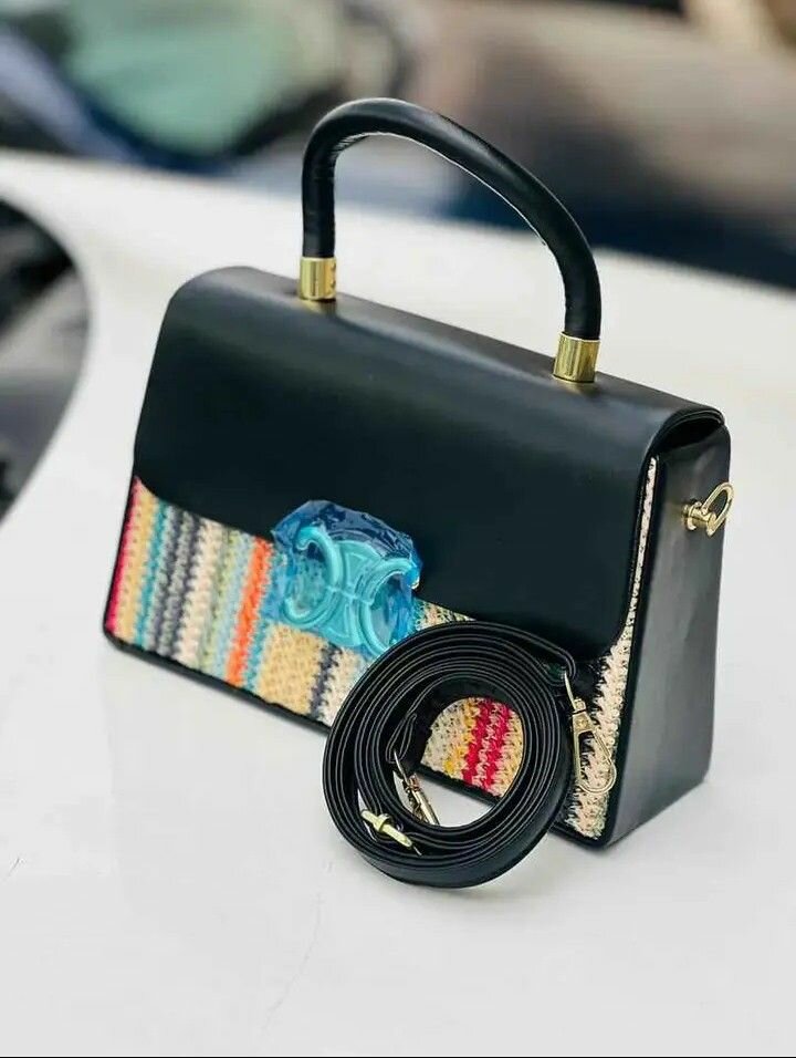 Sac à main en cuir avec motif ethnique