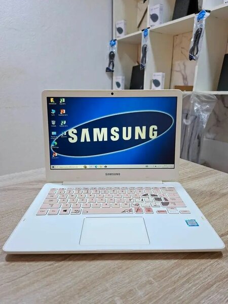 Ordinateur portable SAMSUNG blanc