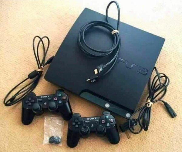 Console Sony PlayStation 3 avec 2 manettes