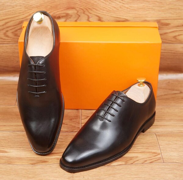 Chaussures en cuir élégant