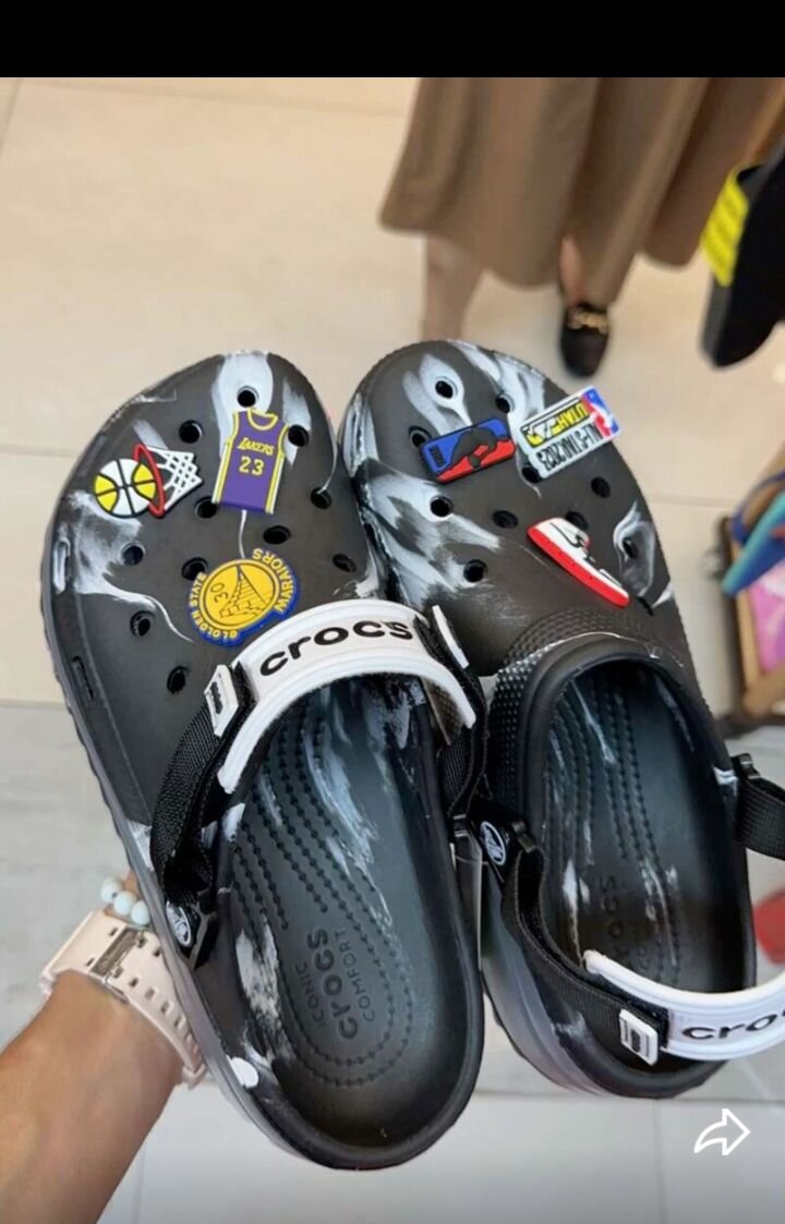 Chaussures Crocs en caoutchouc noir et blanc