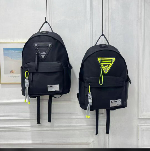 Sac à dos noir moderne