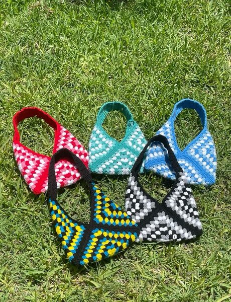 Sacs à main en crochet colorés