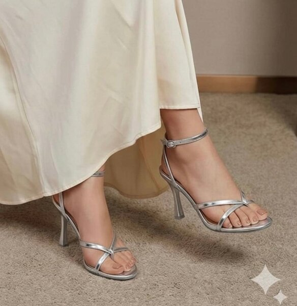 Sandales argentées élégantes