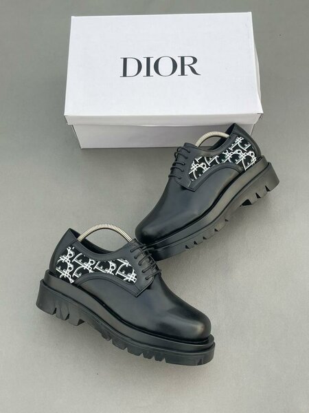Chaussures Dior élégantes