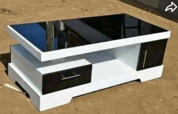 Table basse moderne avec rangement