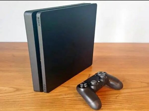 PlayStation 4 Slim 500 Go avec manette