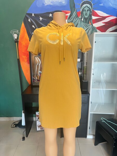Robe sweat à capuche jaune