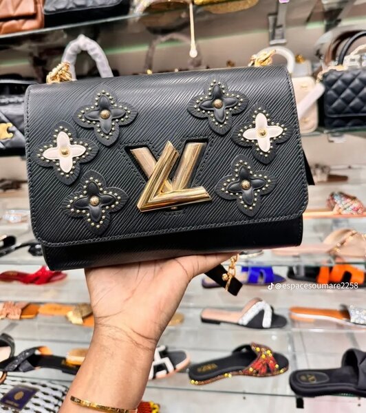 Sac à main Louis Vuitton noir avec fleurs et logo doré