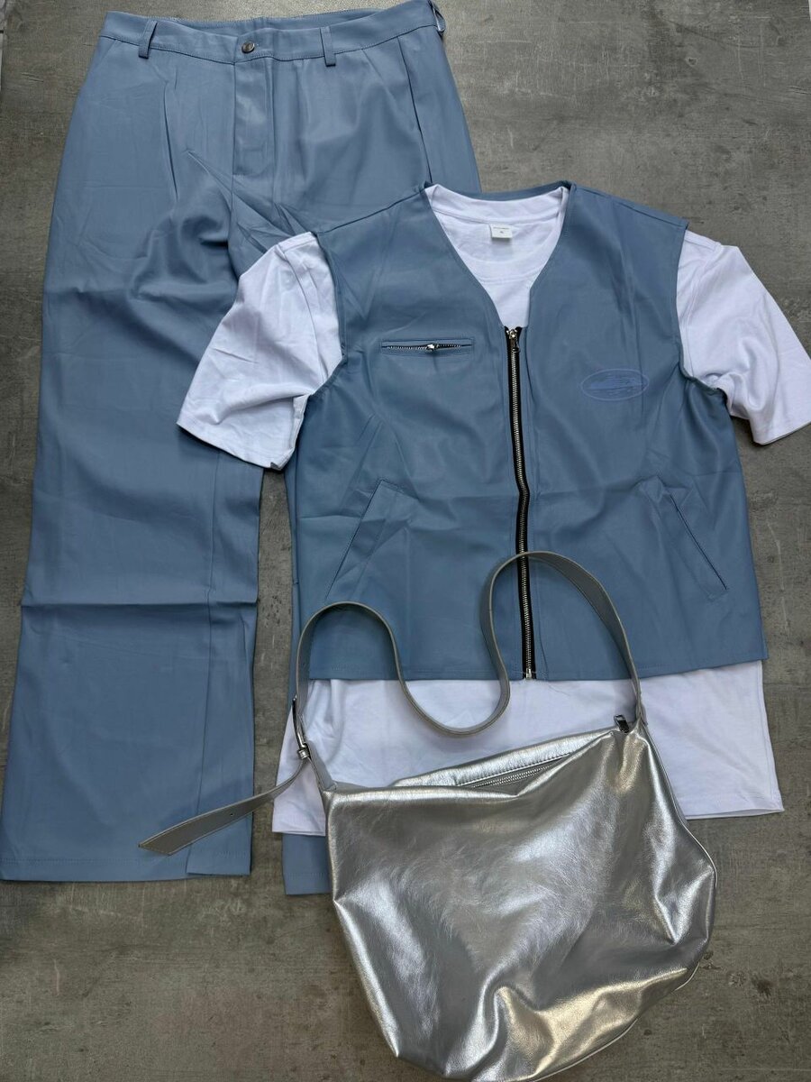 Ensemble gilet et pantalon en cuir