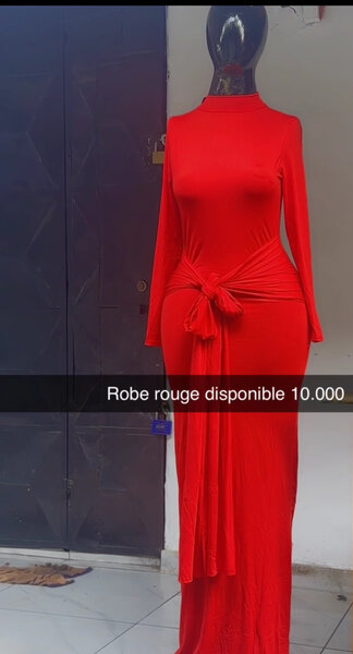 Robe longue rouge élégante