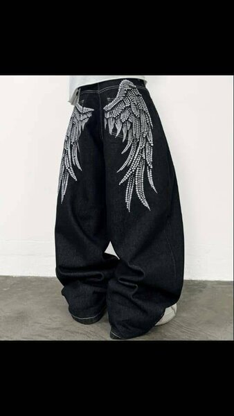 Jeans larges noirs avec ailes strassées