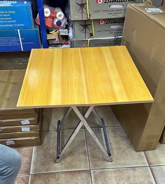 Table pliable en bois pour intérieur