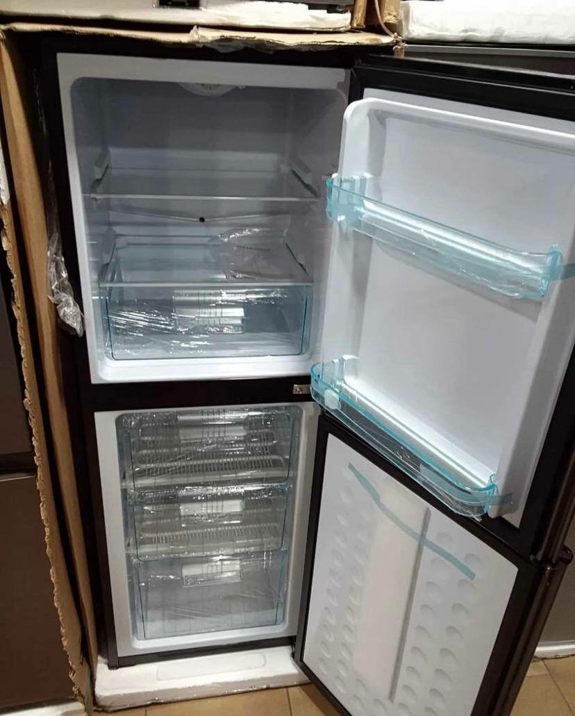 Réfrigérateur élégant gris 2 portes