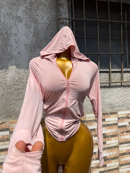 Veste à capuche rose zippée