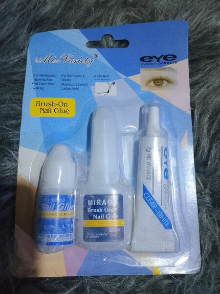 Colle pour ongles avec pinceau