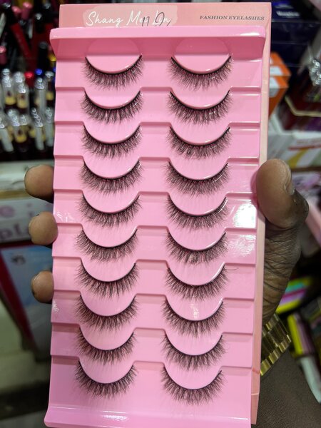 Premium Fashion Eyelashes Set
