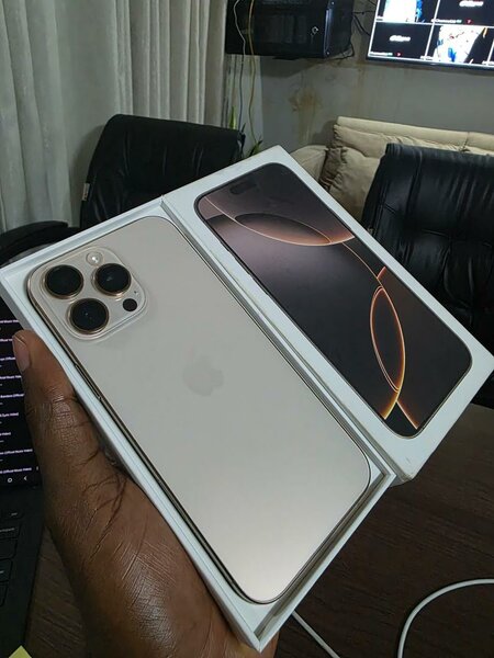 iPhone 15 Pro Max Gold