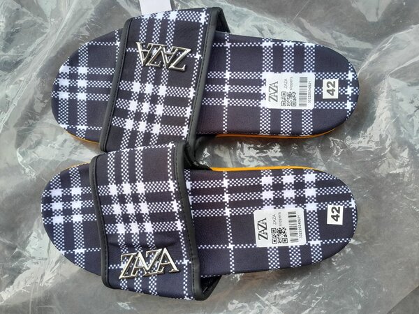 Mules ZARA à carreaux noir et blanc