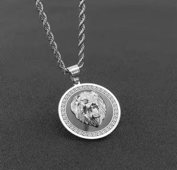 Collier Pendentif Lion en Acier