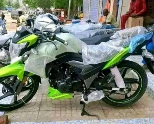 Moto sport Kawasaki neu