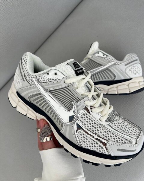 NIKE VOMERO