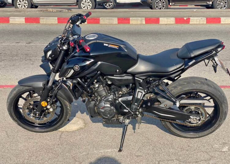 Yamaha MT-07 moto noir
